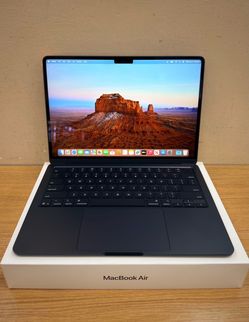 APPLE MACBOOK AIR 2025 13” M4 CHIP ( CHECK DESCRIPTION FOR MORE INFO)