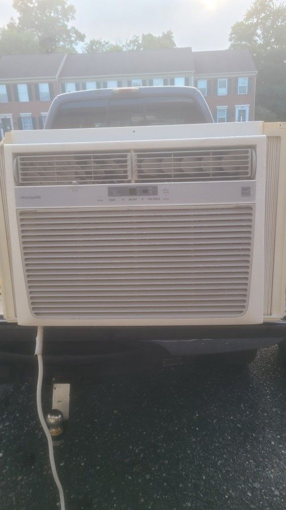 15000 Btu. 110 Regular Plug