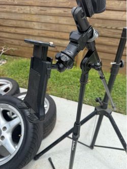 Microphone stand and speaker stand