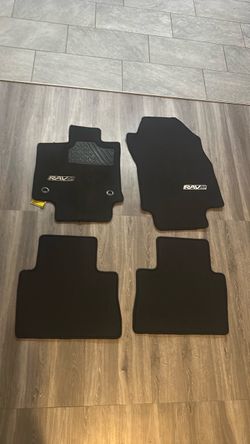 Tapetes originales usado solo en dos ocasiones para Toyota Rav4 del 2019 al 2025
