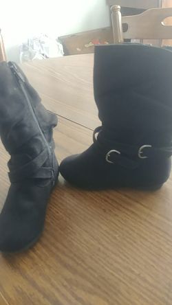 Girl boots size 8 1/2