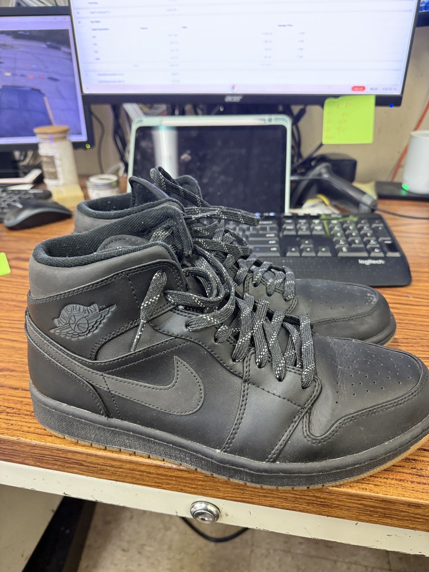 Jordan 1 - Winterized Black used 