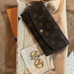 Wallet And Earrings Louis Vuitton