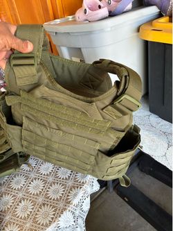 Airsoft tactical helmet and vest