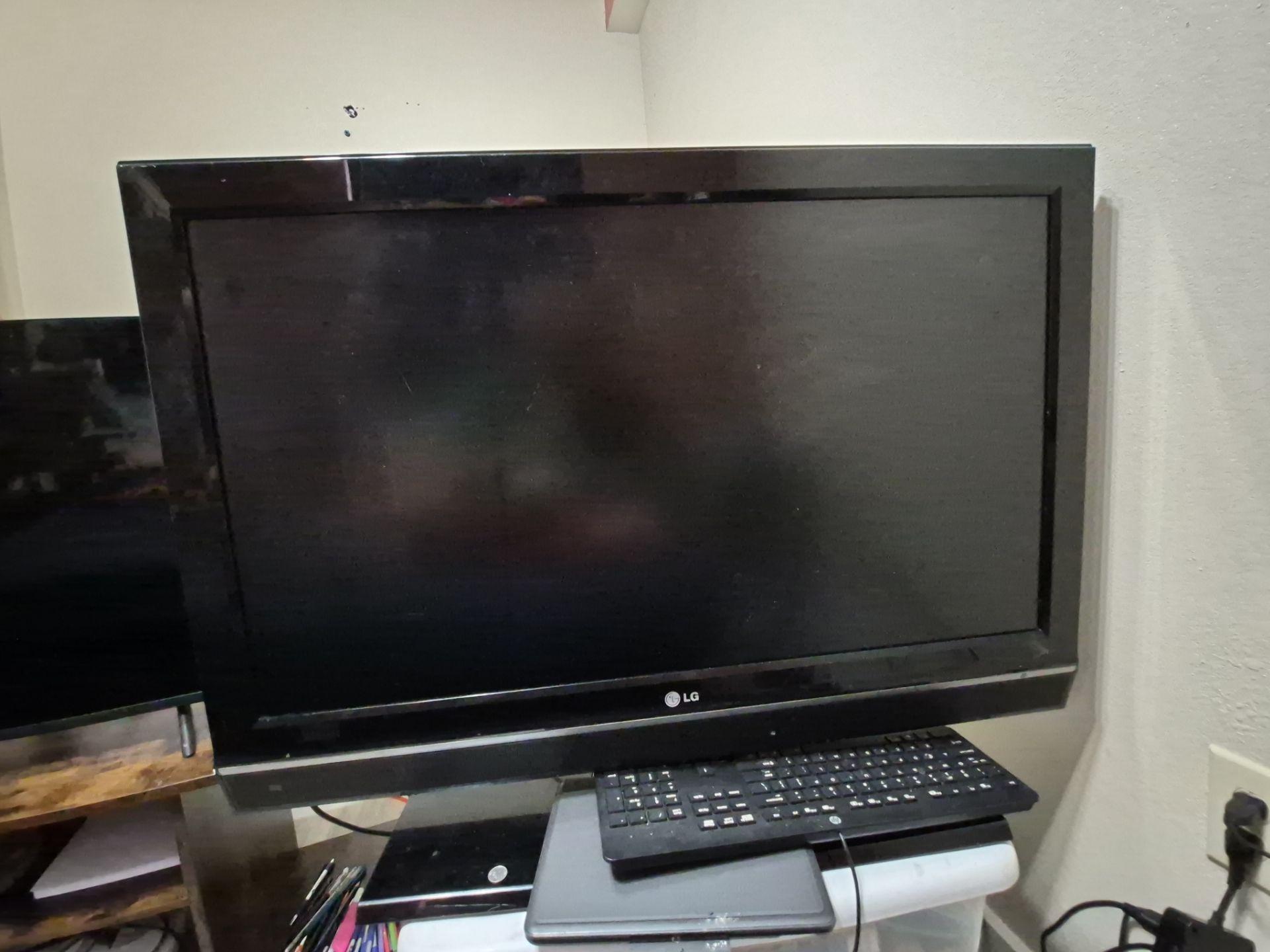37” LG TV – works – HDMI – cheap / trade for monitor