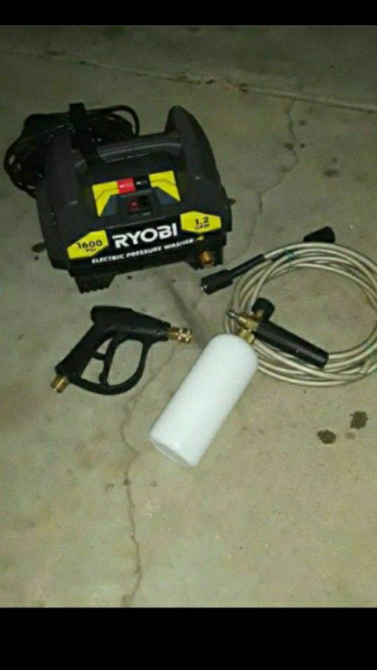 Ryobi electric 1600 pressure washer with spray gun , hose and soap foam
