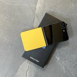 Samsung Galaxy Z Flip 5 Unlocked With Warranty 