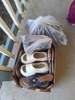 Women's & Mens Shoes & sandals big lot
