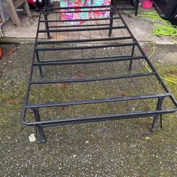 Bery Nice Twin Metal Bed Frame 