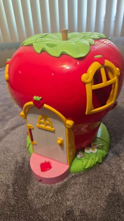 STRAWBERRY SHORTCAKE HOUSE