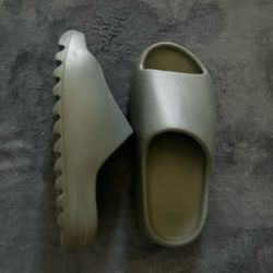 Yeezy slide size 9 marine slate
