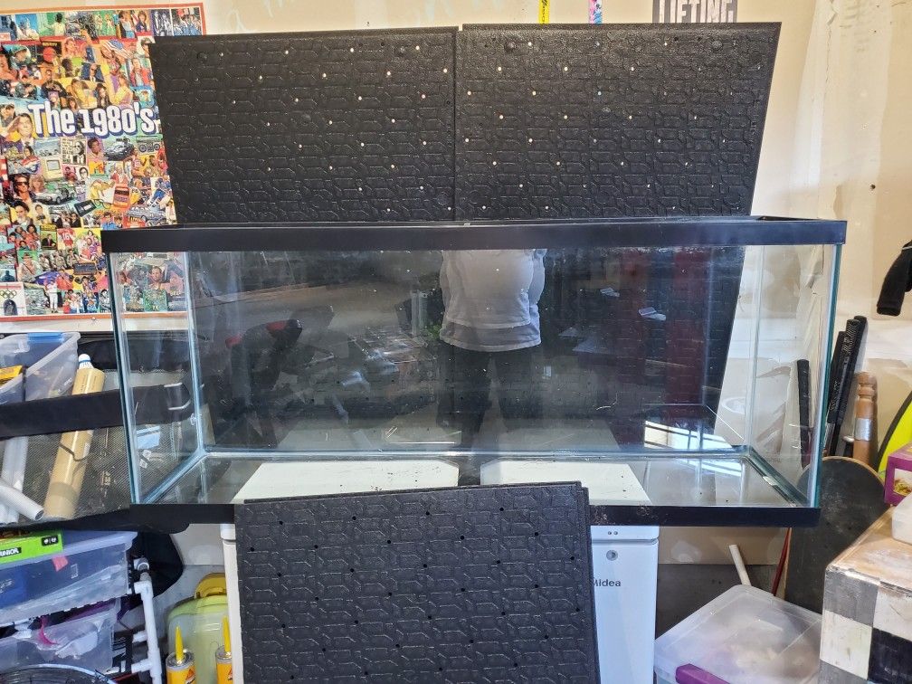 75 Gal Fishtank With Alot Of Accessories.