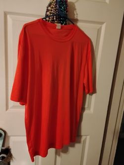T-shirt......orange!!! 😜