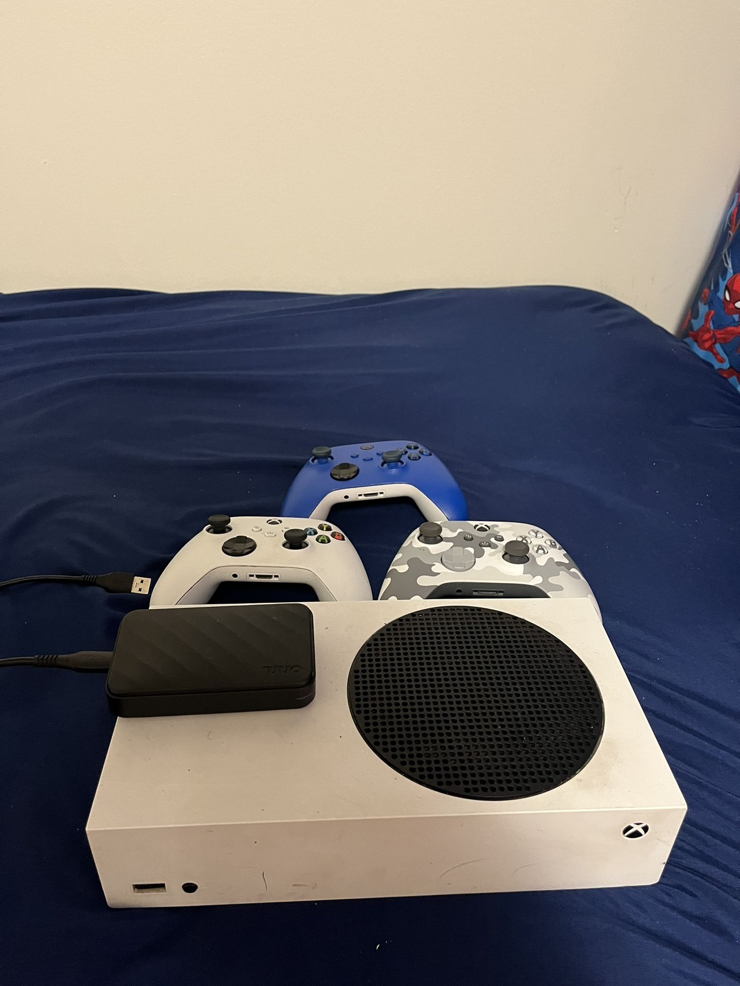 Xbox Series S With 3 Controllers And Portable Storage Unit 1tb