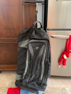 Wheeled duffle bag