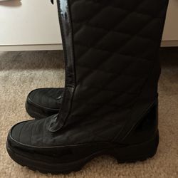 Women's Black Totes Quilted Boots Size 8