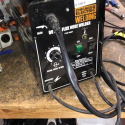 1003 Chicago Electric 68887 120v 90amp Flux Wire Welder W/ 2 Extra Wire Spools 552123