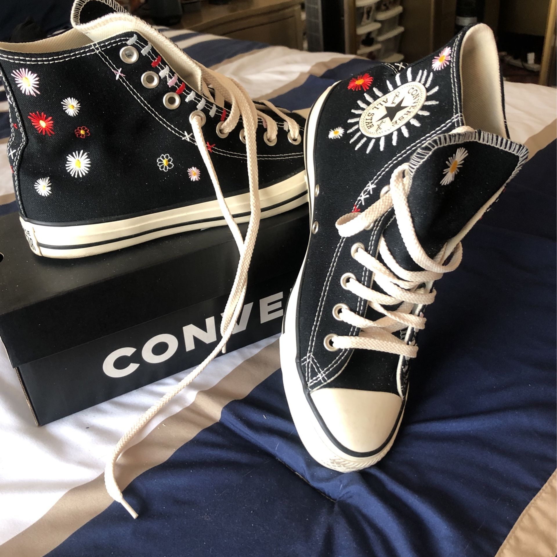 Women’s Converse Size 9