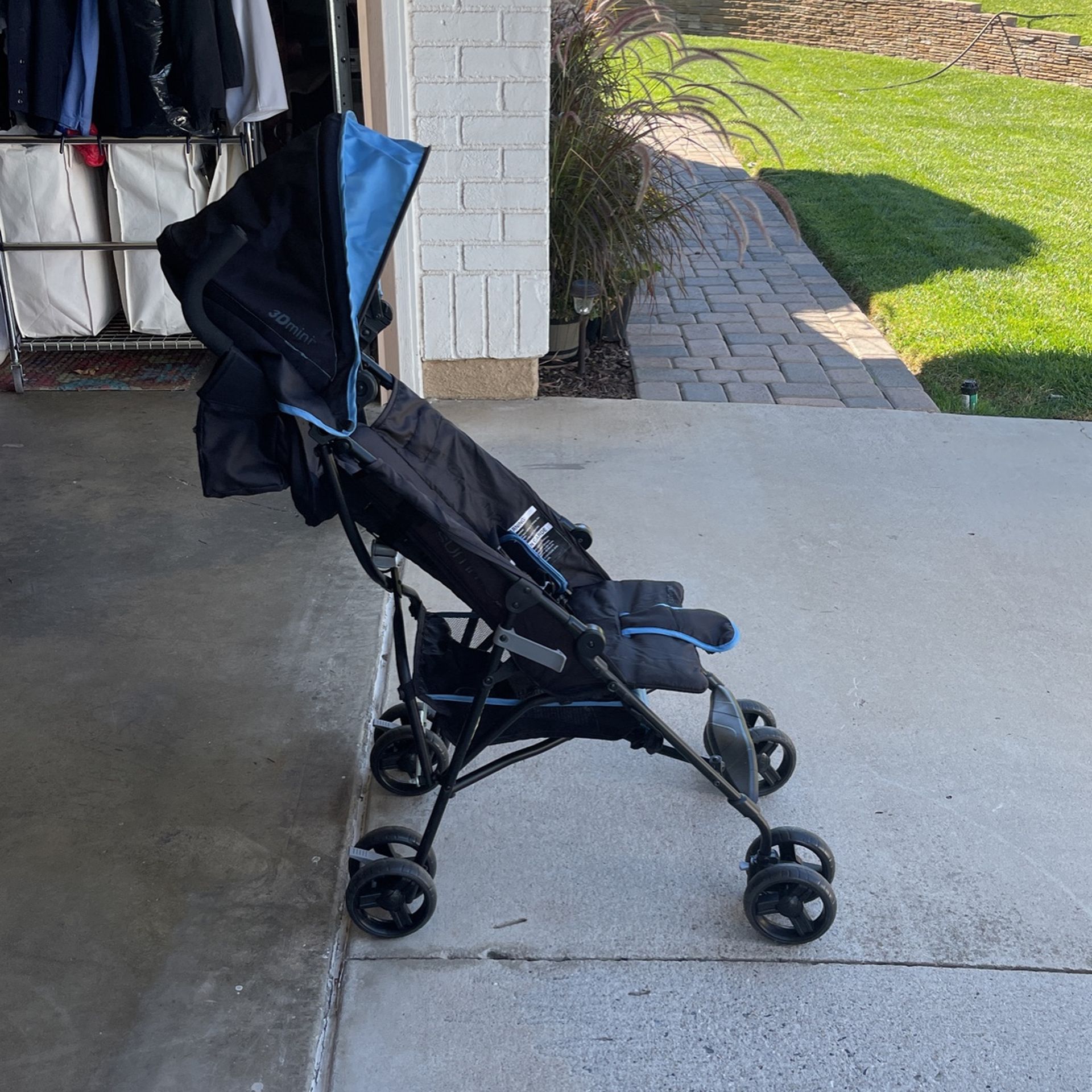 Umbrella Stroller (like new)