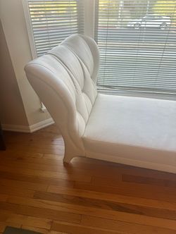 Beautiful Italian Leather Chaise