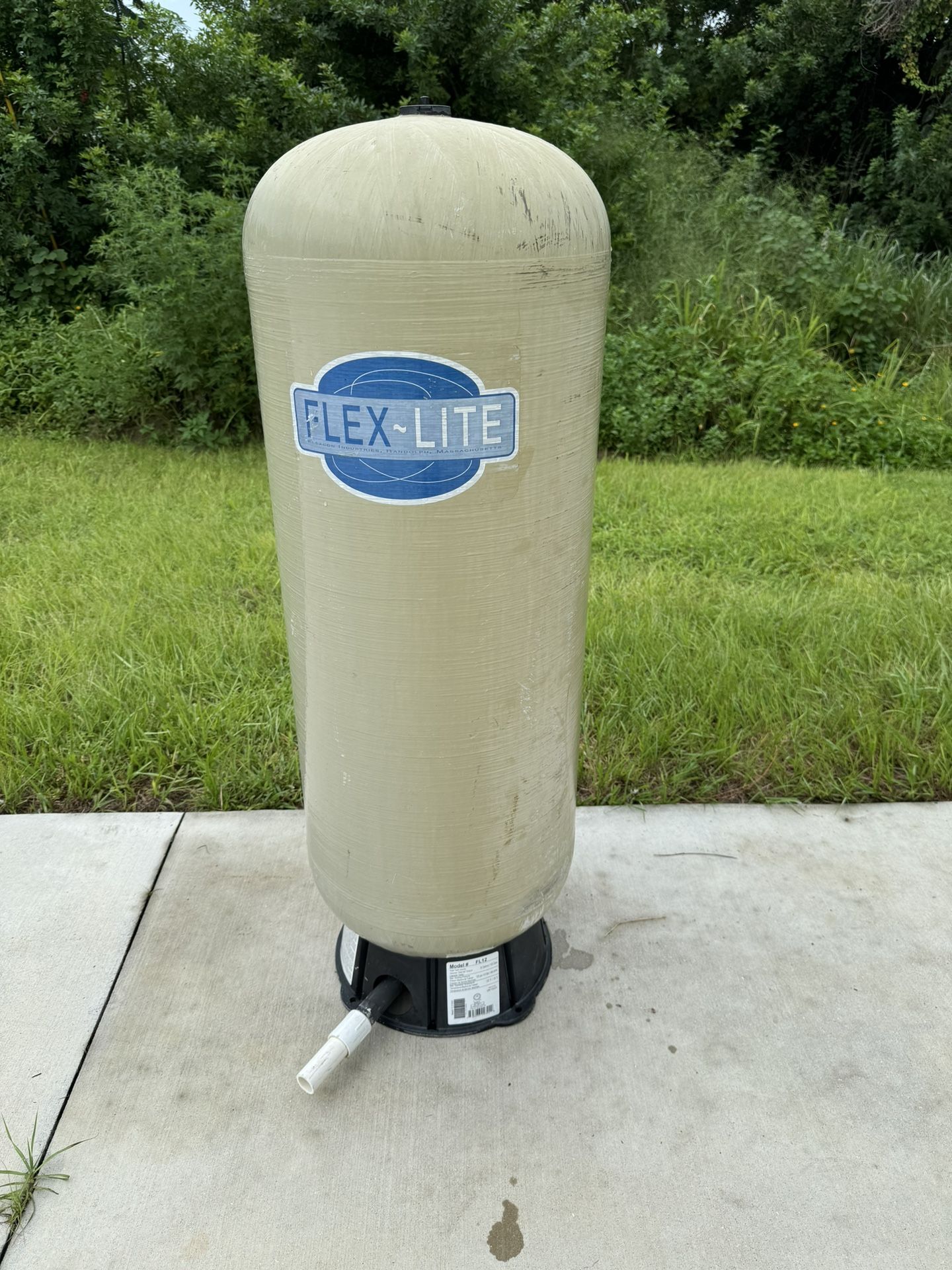 Flexcon FL12 FLEX-LITE Vertical Composite Well Tank - 35 Gallons
