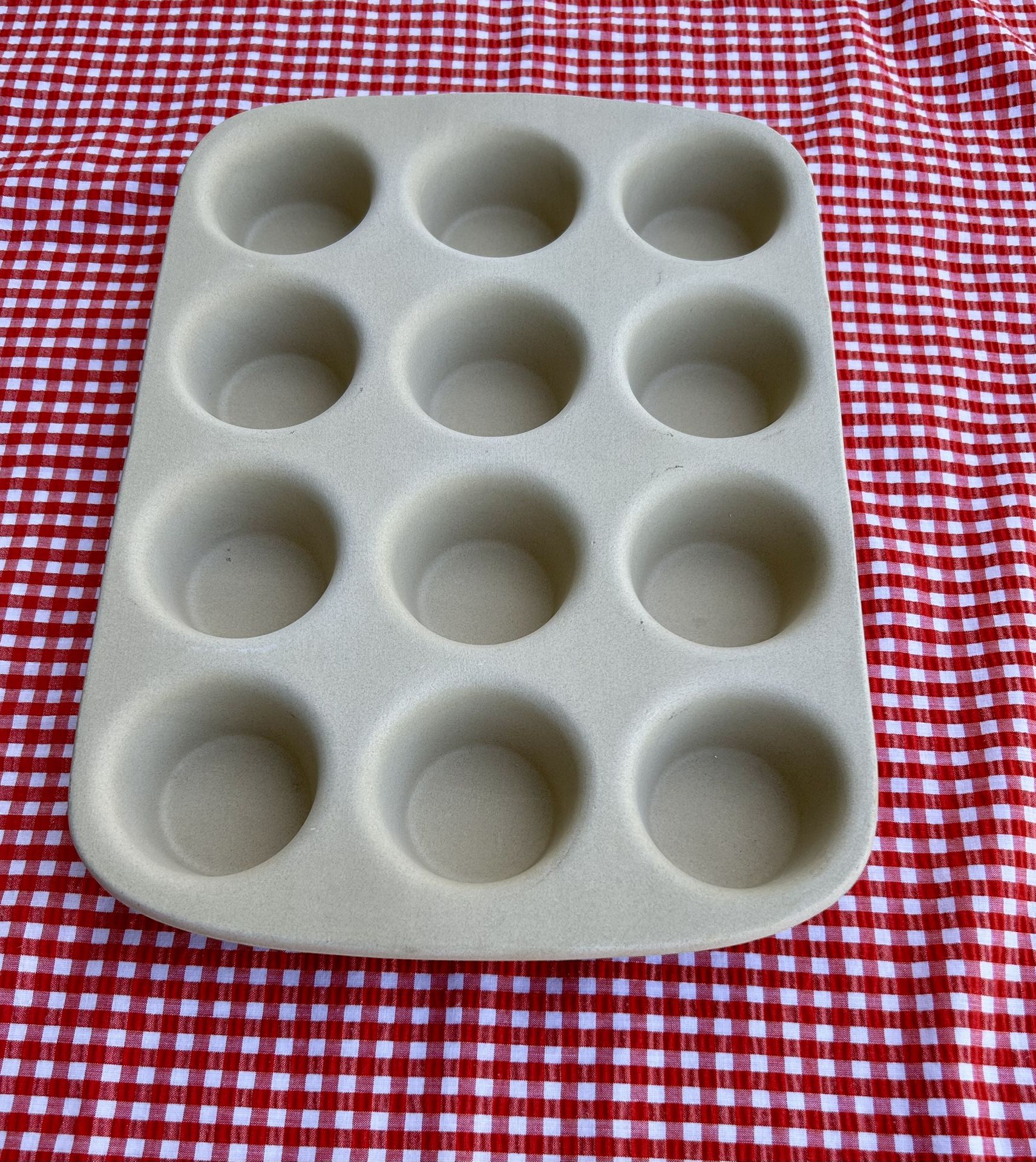 Pampered Chef Unused Stoneware 12 Muffin Cupcake Pan