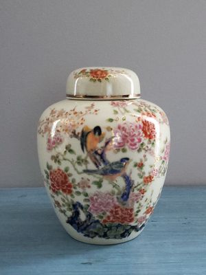 Photo Vintage Japanese Ginger Jar Handpainted