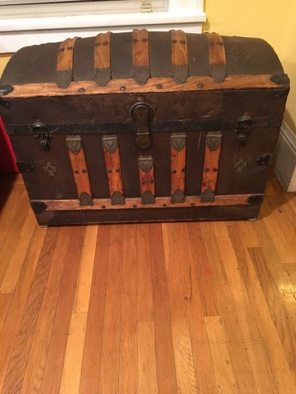 Vintage steamer trunk round top