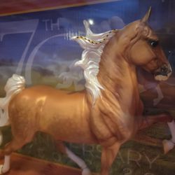 Breyer Palomino Saddlebred.  GORGEOUS !  