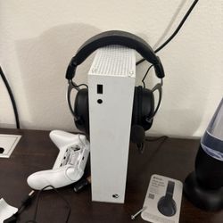 Xbox One Controller and Headset