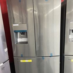New Scratch And Dent Frigidaire 28 Cu Ft Stainless Steel French Door Fridge. 1 year Warranty 