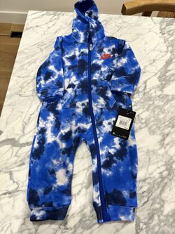 NWT Baby Nike Hooded Outfit Size 12 months   Smoke free home 