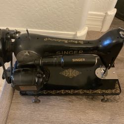 1946 Singer Sewing Machine