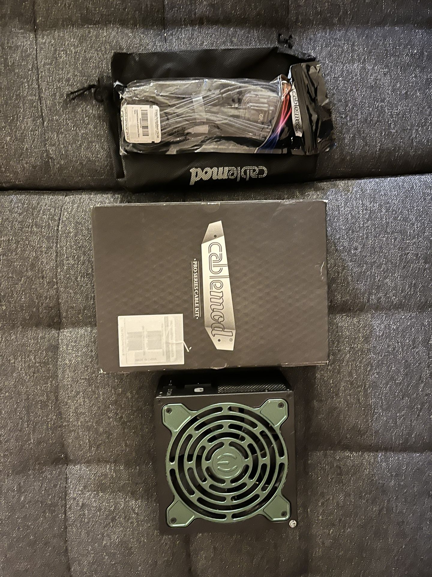 Evga SuperNOVA 1000 P5, 1000W PSU with Cablemod Kit