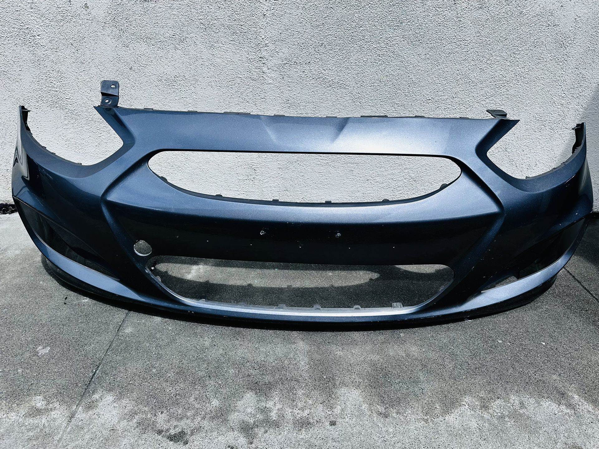 2012 - 2017 HYUNDAI ACCENT GS/GLS/SE/ SPORT FRONT BUMPER COVER EOM 86511- 1R010 SOLD AS IS.