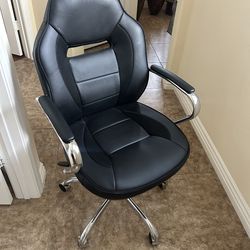 Black office chair