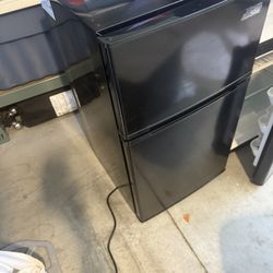 Arctic king Mini Fridge And Freezer Brand New