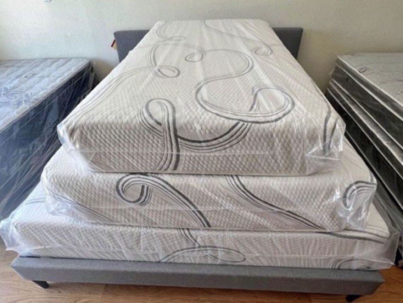 Queen Size Memory Foam Gel Mattress New