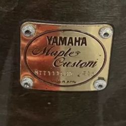 Drum - Yamaha Maple Custom Gold Lugs Floor Tom 16"
