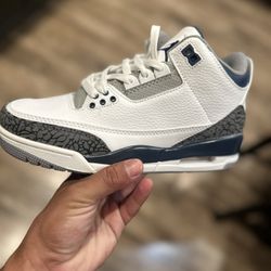 Jordan 3 “Midnight Navy” Size 8
