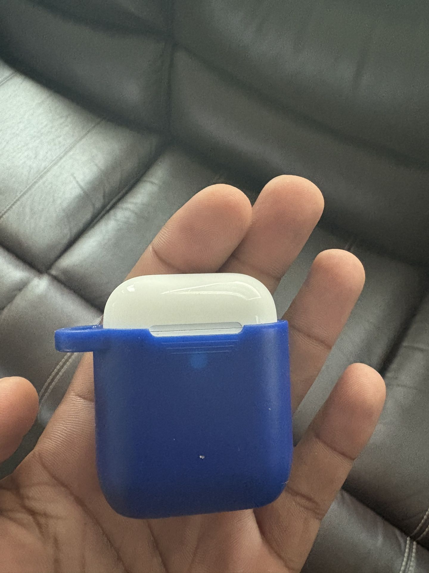 AirPods charging case