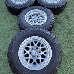 Toyota Tacoma Off Road Rims KMC New Wheels Used Líen New Tires 265/70/17 