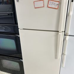 G.E refrigerator for sale 250 
