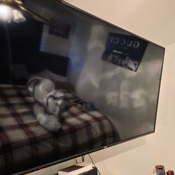 75 INCH ROKU TV W/ MOUNT