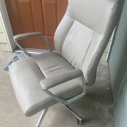 Great Moving Deal Good Condition Gray Comfortable Office Chair 