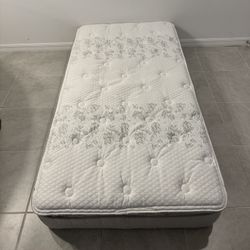 Like New Twin Mattress