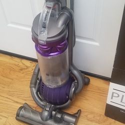 New Cond DYSON DC25  VACUUM , WORKS EXCELLENT. , AMAZING POWER SUCES. , IN The BOX 