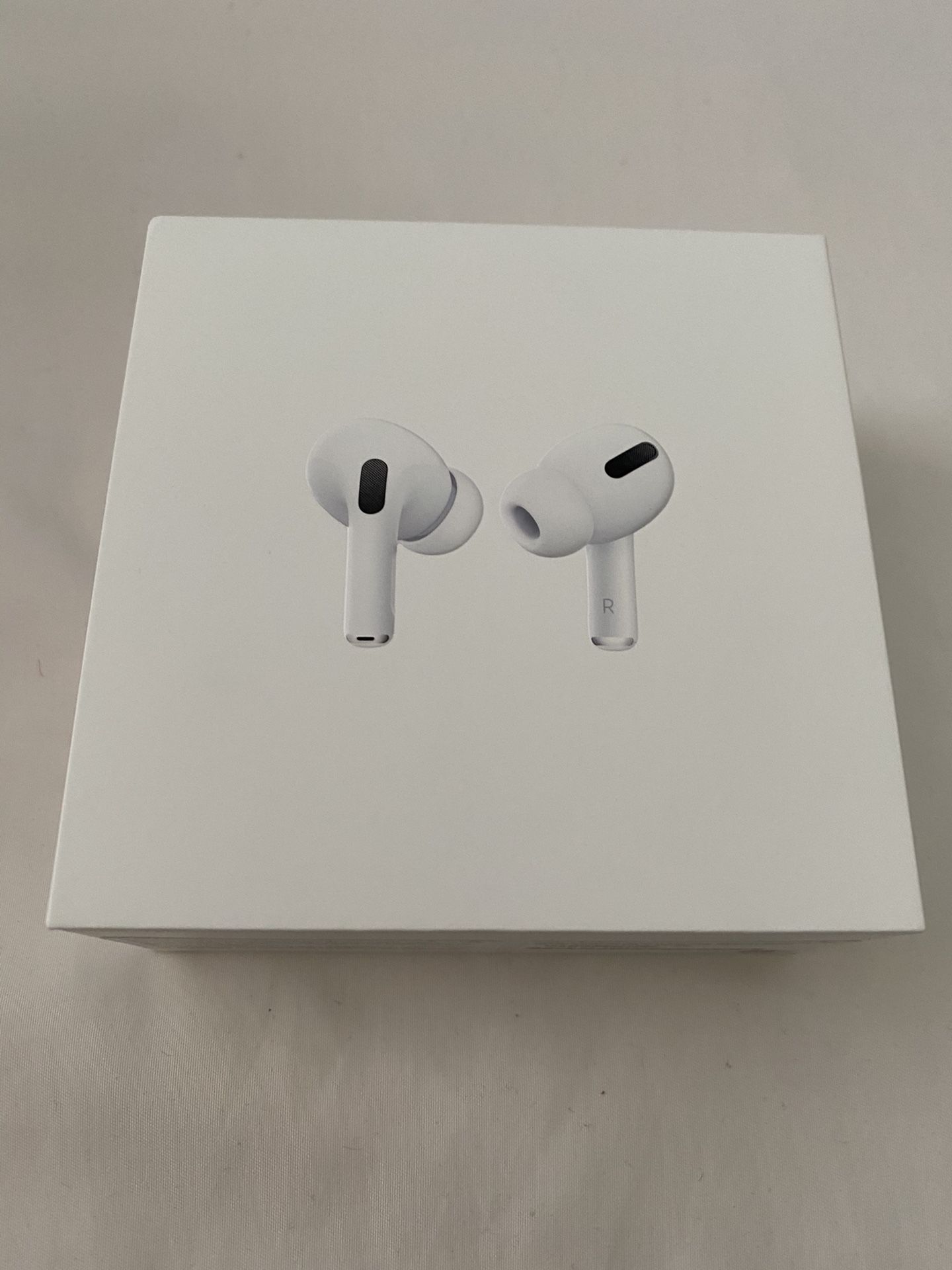 Apple AirPods Pro w/ Charger Case