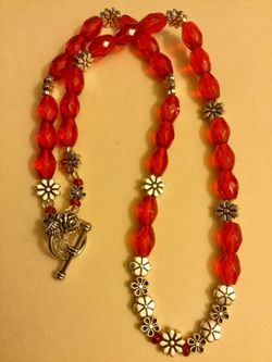 Fashion necklace 🌿🌹🌿Red glass beads with silver flowers and Rose toggle clasp 🌿🌹