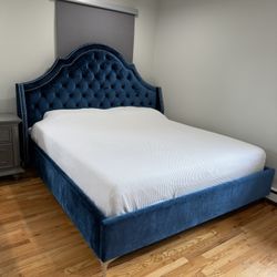 King Bedroom set (1 bed frame+1 Wood dresser+1 Wood nightstand)